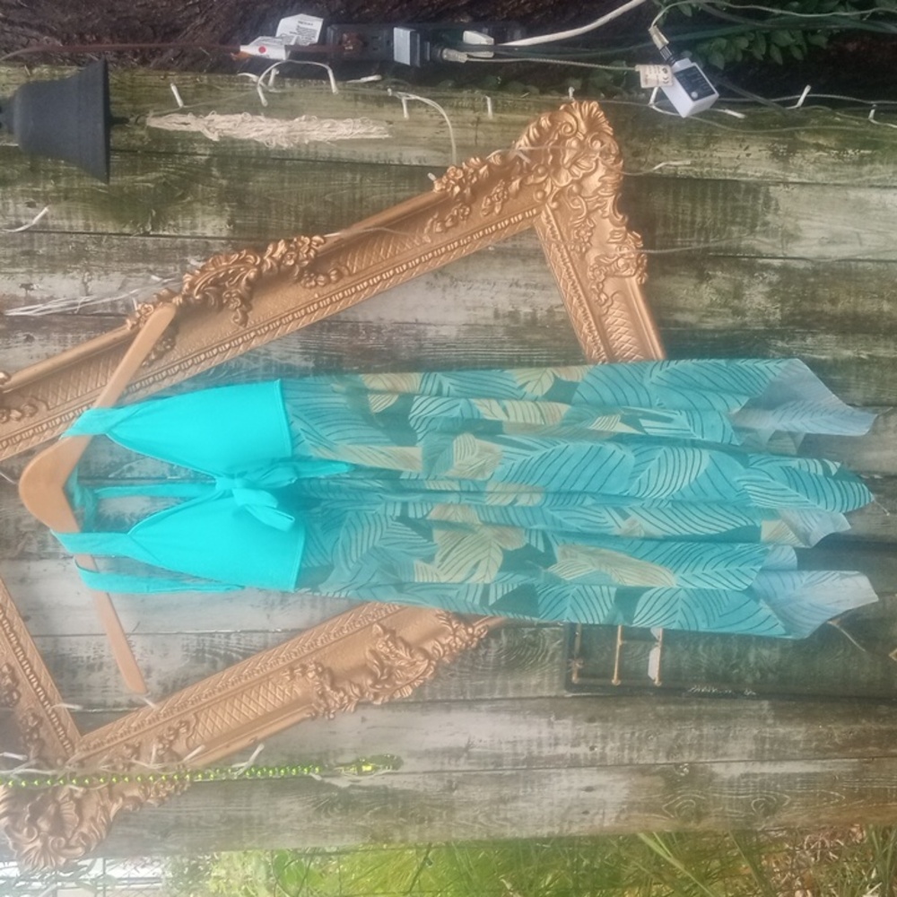 GREEN BATHING SUIT TOP WITH FRONT SKRT
